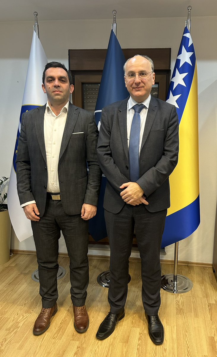 MpDamir's tweet photo. Zadovoljstvo posjetiti Memorijalni centar Sarajevo i sa direktorom Ahmedom Kulanićem razgovarati o uspostavi saradnje sa srodnim institucijama u SR Njemačkoj s ciljem jačanja kulture sjećanja, razmjene iskustava, pokretanja zajedničkih projekata i uzajamnih posjeta. 
🇧🇦🤝🇩🇪 https://t.co/DNkSpOmbHS