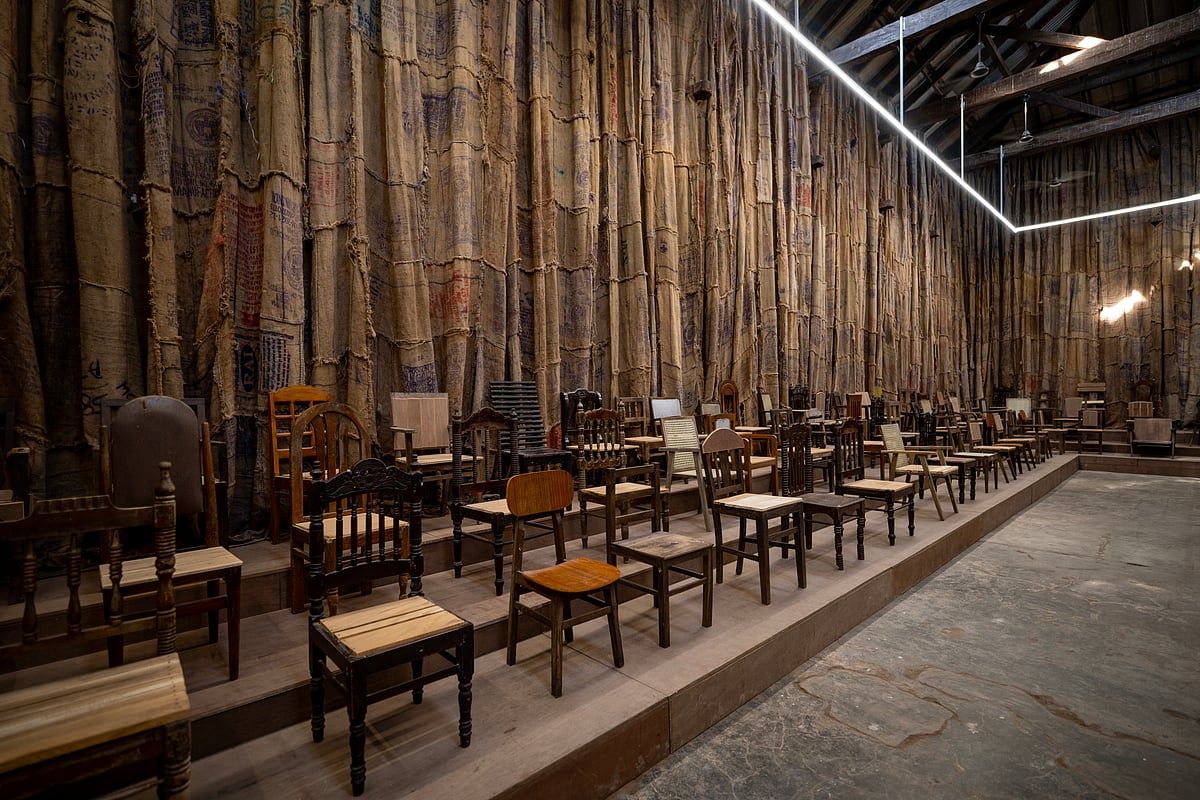 Outlookindia's tweet photo. At the @KochiBiennale, Ghanaian artist Ibrahim Mahama (@ibrahim_mahama) transforms an old warehouse into Parliament of Ghosts, using stitched jute sacks & salvaged furniture to excavate the hidden histories of trade, labour & colonial power.

Read full story by @nkbhoopesh: https://t.co/d1FdzYZDvz