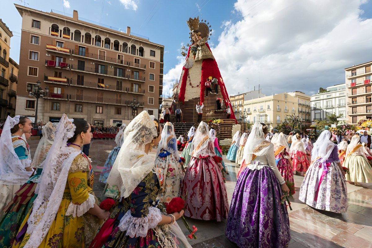 EnLosLuceros's tweet image. "España no es un país católico"