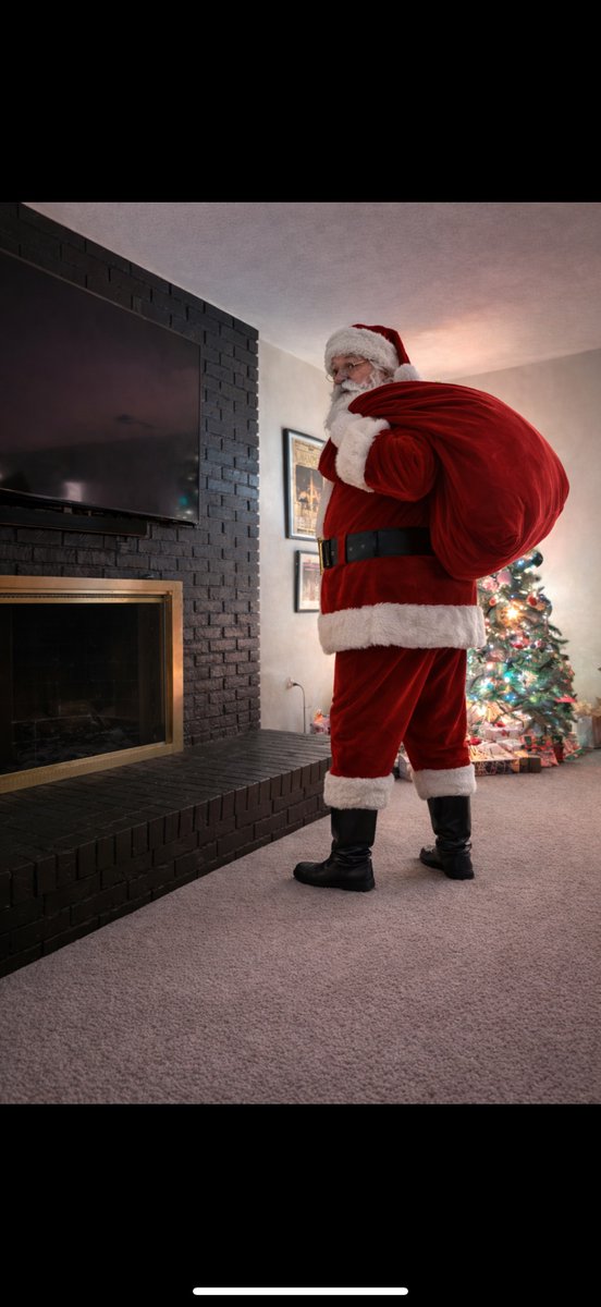 Hey <a href="/wbir/">WBIR Channel 10</a>! My kids wanted me to let the news to know their daddy caught a picture of Santa last night! Big stuff. 😃