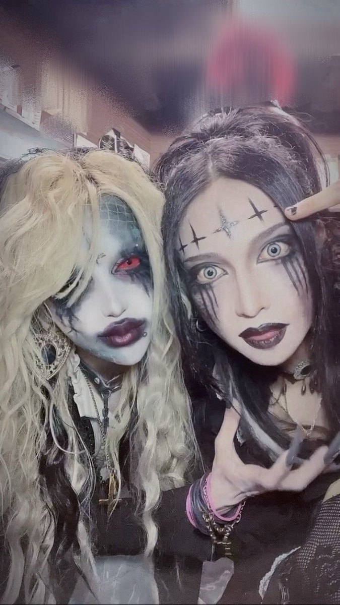そして
気が付けば今日は26日。
まさっぴのリアルBADbirthdayデスです🐍∔∔.

多分言葉はそんなに必要なくて
きっと何かを加えた2人の世界軸の中で繋がった仲だと思う☻

これからも らしく 素直でオモロいギタマンでいてね。
いつもありあとやで

おでめとゅ🦄∔∔.
