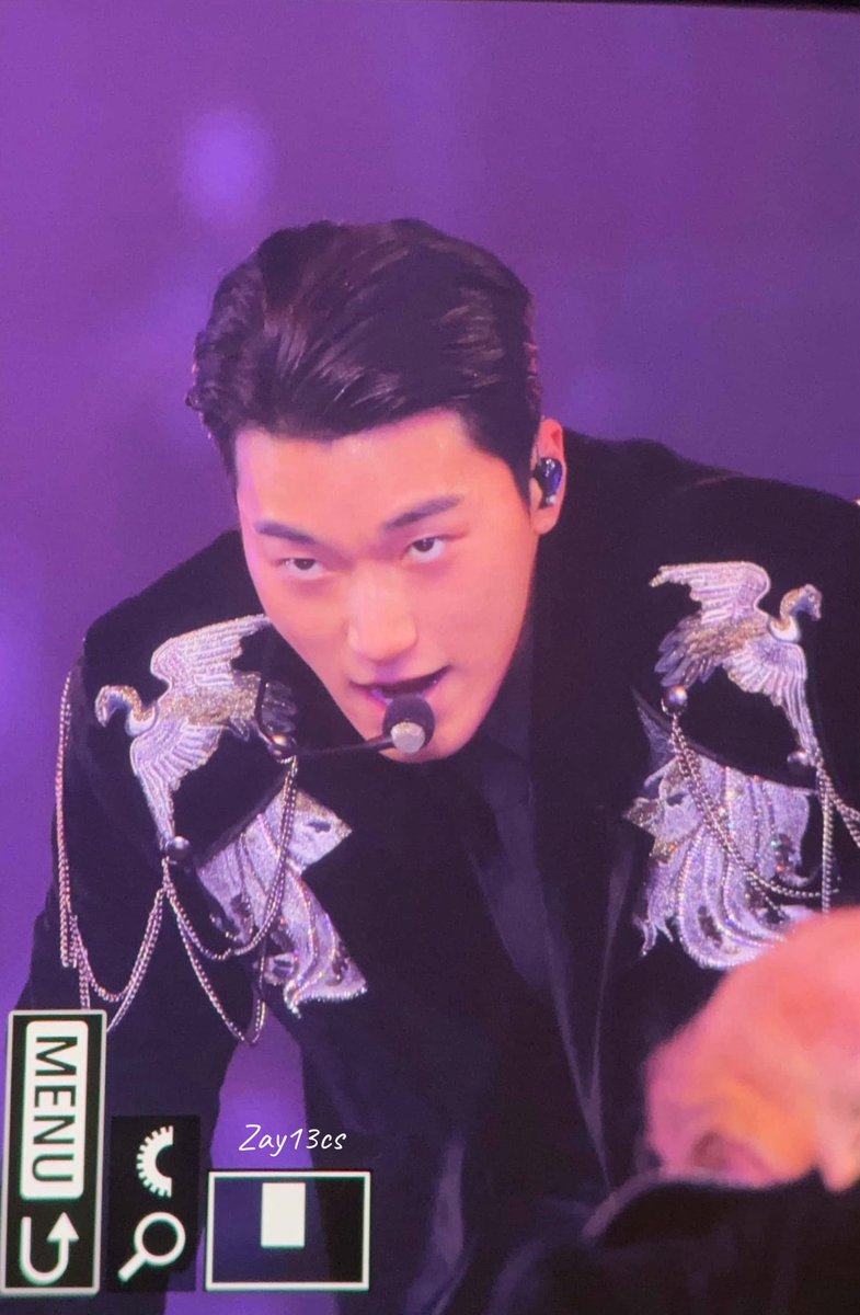 citrontea9024's tweet image. K lesson: Ateez's Gayo Daejeon Outfits

Korean embroidery 자수 (jasu)
Symbols featured on the members' jackets + meaning:
Crane- 학 (hak)--  longevity, nobility, spirituality
Phoenix- 봉황 (bonghwang)-- virtue, prosperity, royalty (esp the queen)
Dragon- 용 (yohng)-- heavenly…