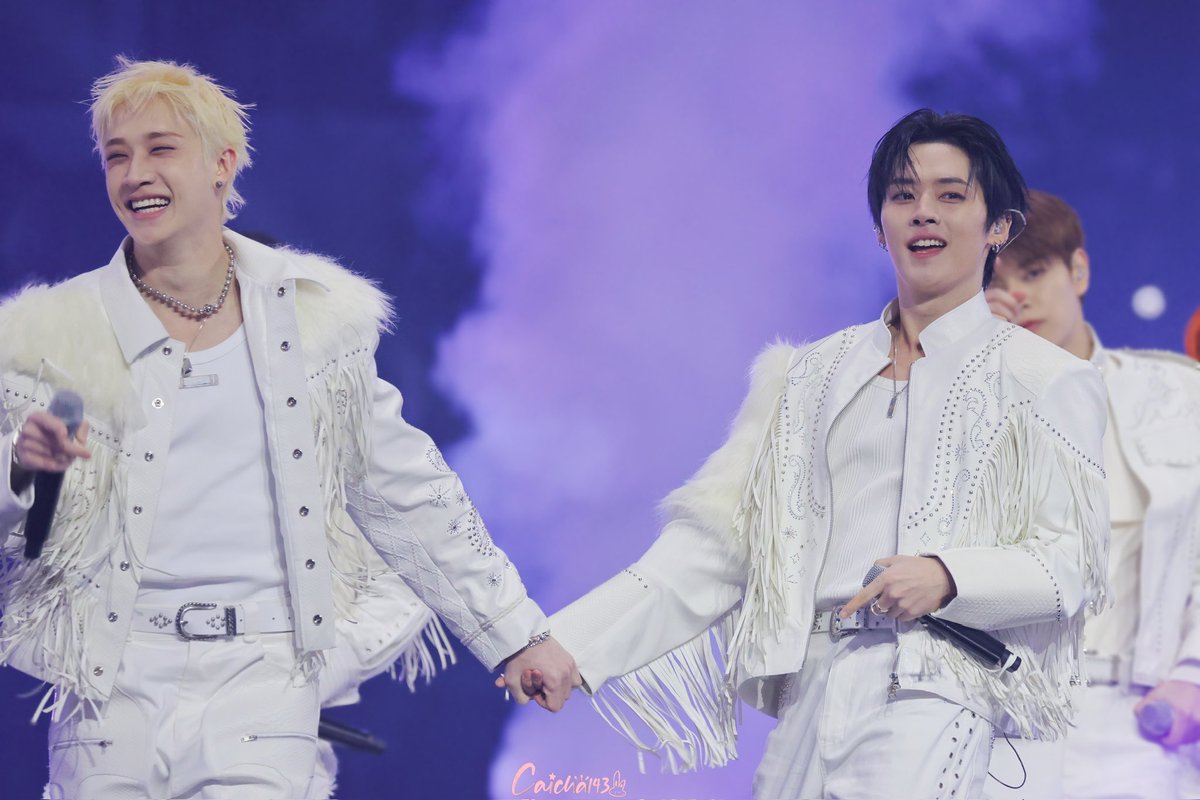 🎄20251226     가요대전🎄

🐺🐰 love u yes i love u💖💖

#찬밍                     #minchan 
#StrayKids              #스트레이키즈
#BangChan           #방찬
#LeeKnow             #리노