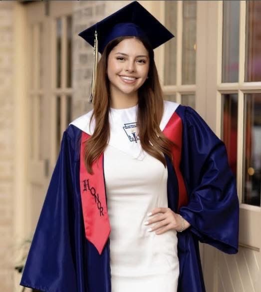 nikthehat's tweet image. 💢 MISSING: HAVE YOU SEEN ME?

Authorities in Bexar County, Texas, are seeking the public’s help to locate 19-year-old Camila Mendoza Olmos, who went missing on Christmas Eve morning.

She was last captured on surveillance video around 6:58 a.m. on December 24, 2025, near her…