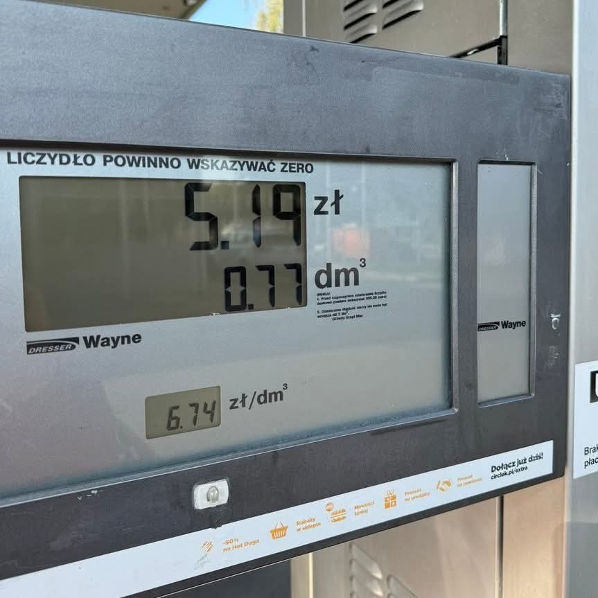 Sąsiad, wielki sympatyk Platformy Obywatelskiej i Donalda Tuska, jeździł, szukał i w końcy znalazł. Żeby udowodnić nawet zatankował i zrobił zdjęcie paliwa za 5.19 zł 😂