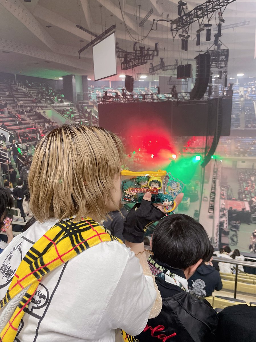 94_mmkc's tweet photo. 今年も無事UVERworldでライブ納め☺️🫶🏻💚
#UVERworld
#UVERworldXmas
#UVERworld武道館 https://t.co/OuvxOuBTef