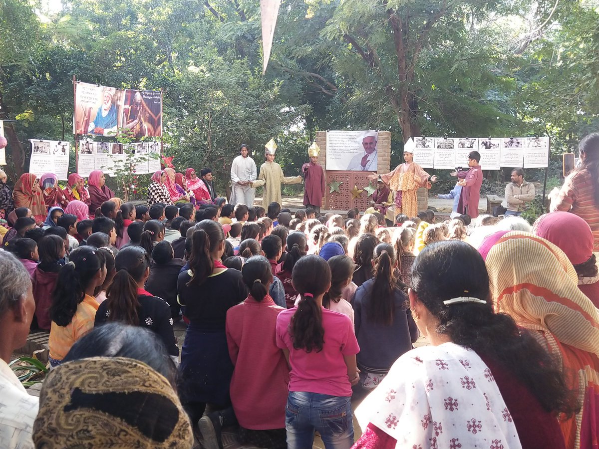 Little smiles, big joy! Christmas came alive at Barefoot College, Tilonia, as school and Residential Bridge School, Singla children celebrated the season of love and togetherness.