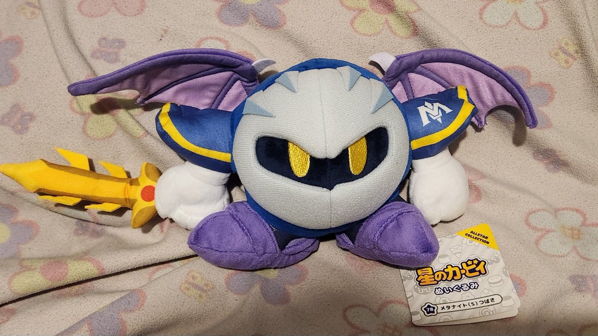 I got a borb for Christmas! 🥰

#Kirby #metaknight #plushie