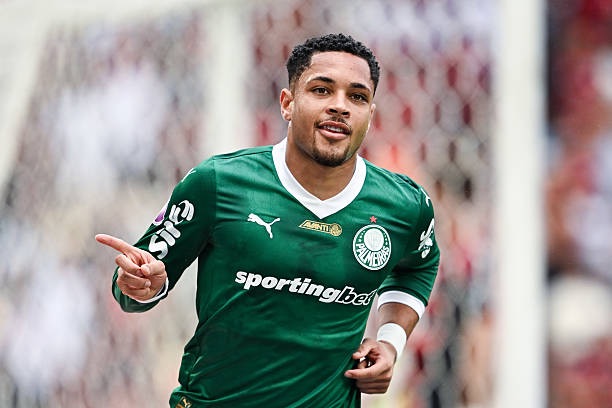 تشلسي يعمل على ضم مهاجم بالميراس فيتور روكي 