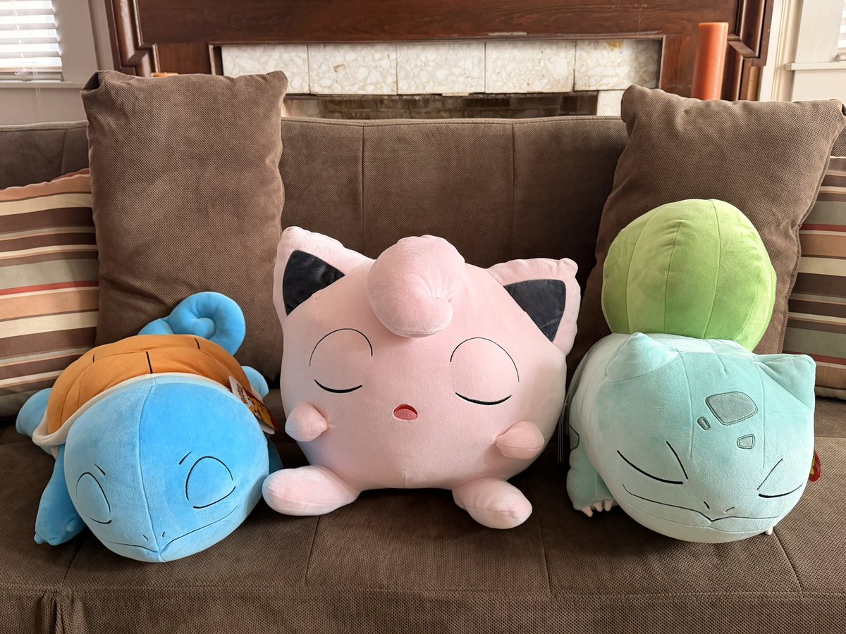 AshleyDCan's tweet photo. caught some pokemon for Christmas https://t.co/AMZMn6C4uW