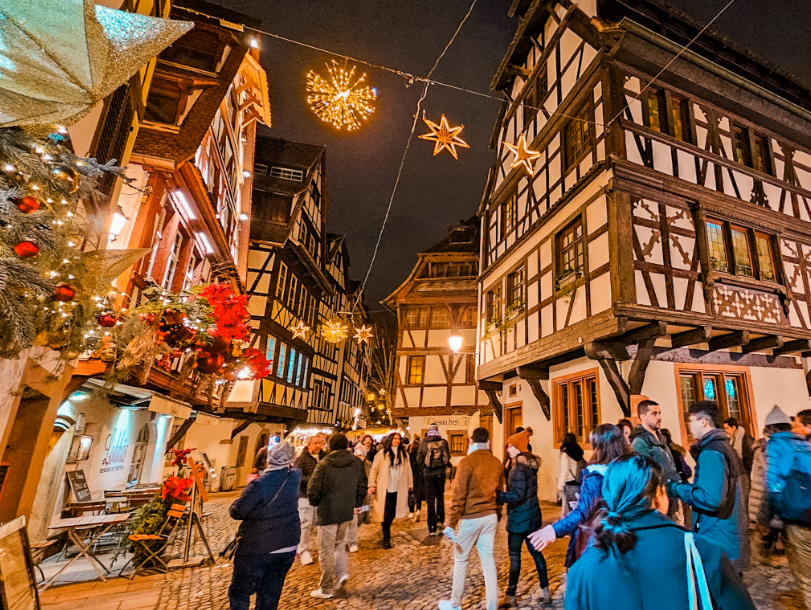 enmanuelrm's tweet photo. Los 10 mejores lugares para celebrar Navidad:

10. Breckenridge 🇺🇸
9. Viena 🇦🇹
8. Zúrich 🇨🇭
7. Nuremberg 🇩🇪
6. Dublín 🇮🇪
5. El Vaticano 🇻🇦
4. Lapland 🇫🇮
3. New York 🇺🇸
2. Praga 🇨🇿
1. República Dominicana 🇩🇴

Seguir leyendo 👇👇👇