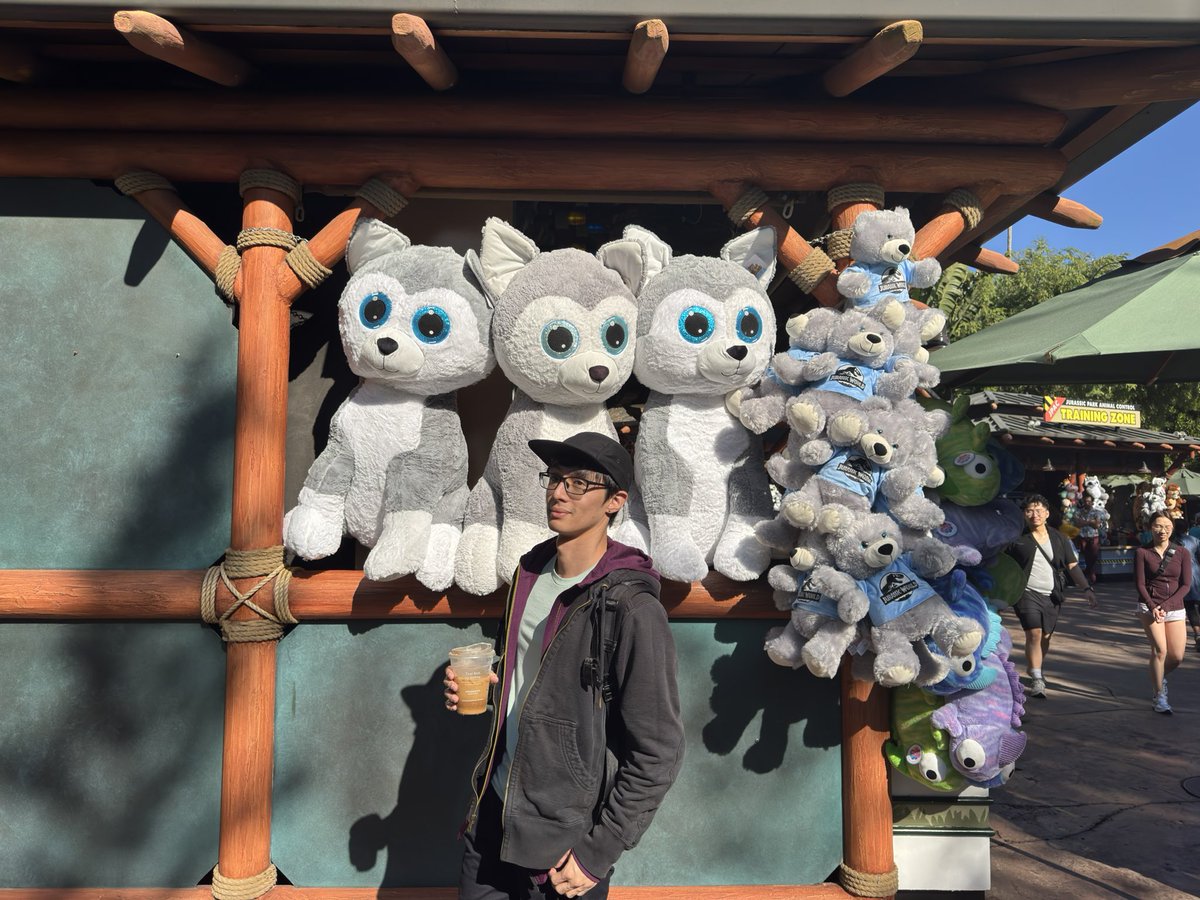 atomicritter's tweet image. yeehaw it’s theme park christmas time