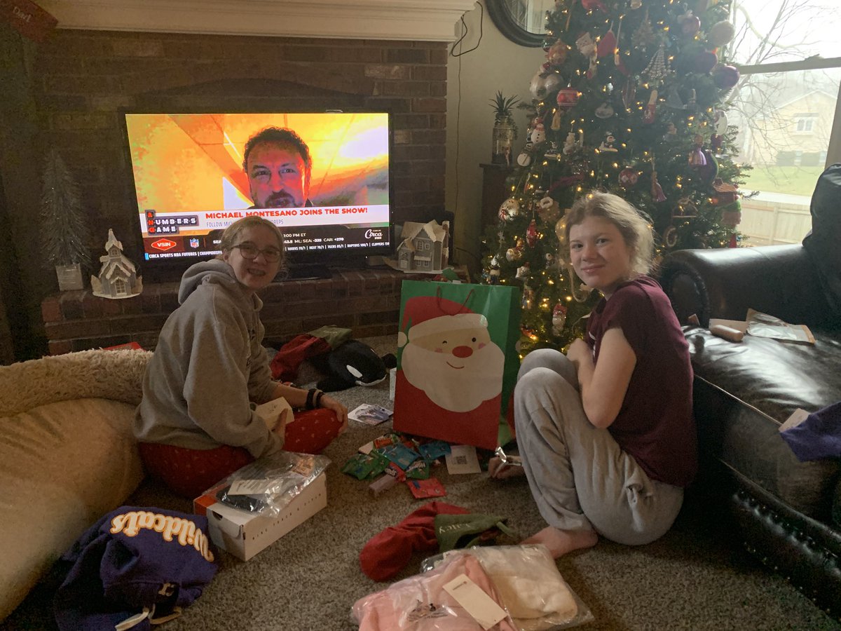 kcpete3's tweet photo. @beatingthebook Christmas Morning with my girls and @VSiNLive https://t.co/uI2kFQRicW