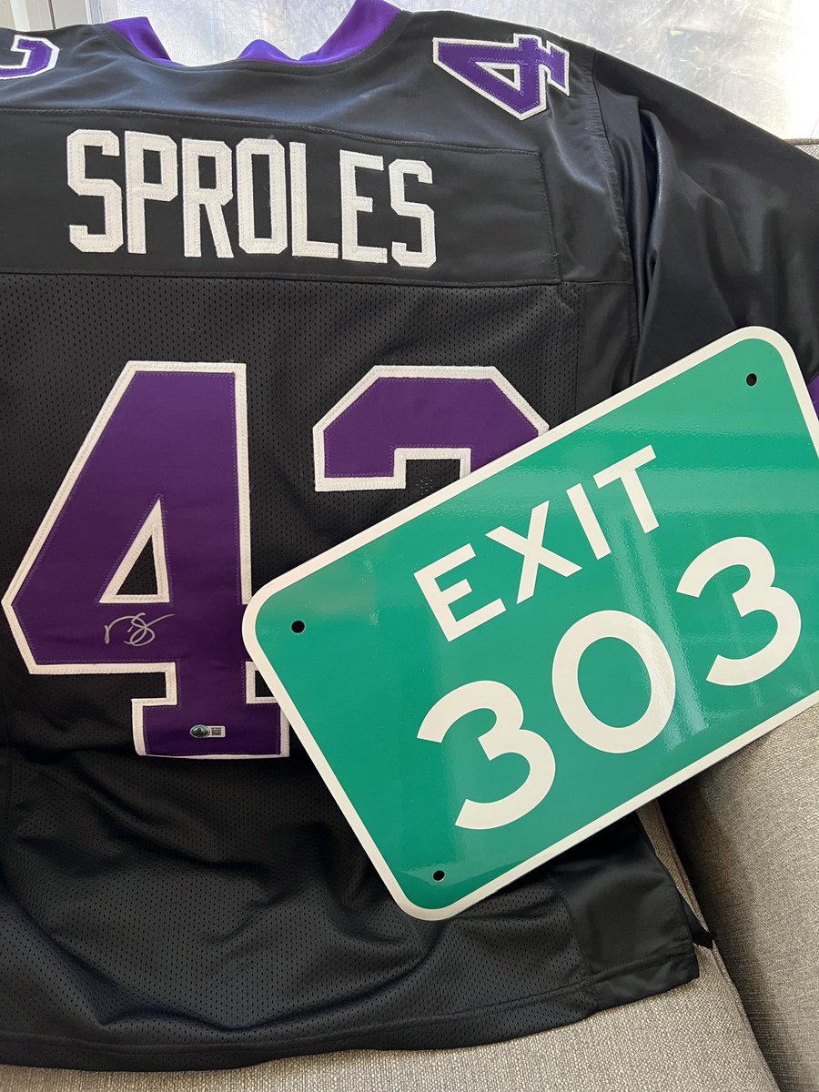 kstated's tweet image. Merry Christmas

Santa delivered this year!

Signed @DarrenSproles Jersey and @Exit313 sign.

🎅🏼