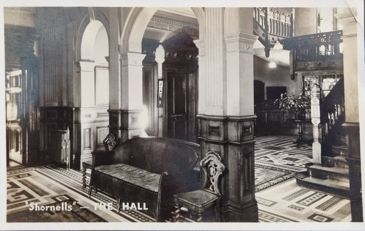 Postcards of London tweet media