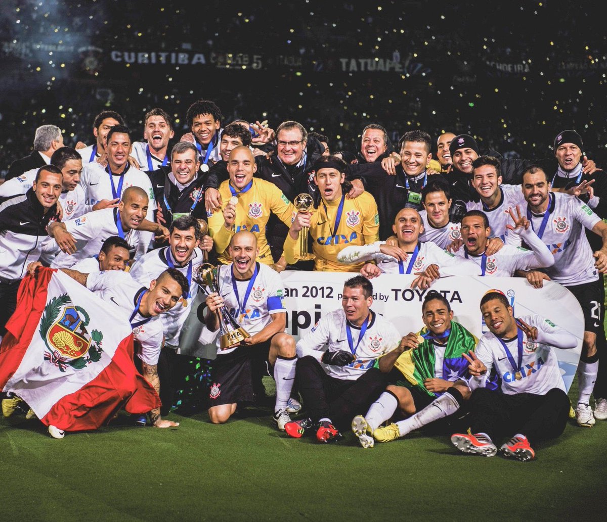 NJanfren's tweet photo. A árvore de Natal do Coringão.

               👑 Libertadores
               ⭐️ Recopa 
             ⭐⭐ Mundial de Clubes
        ⭐️⭐️⭐️⭐️ Copa do Brasil
 ⭐️⭐️⭐️⭐️⭐️⭐️⭐️ Brasileirão
               ⭐Supercopa

Nem todo time tem o privilégio de ter o Mundial na sua árvore rs. https://t.co/e4aRD8UtCW