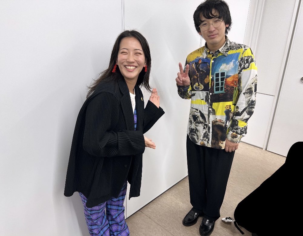 mamiwa61215's tweet photo. 『ザクマシンガン山田はサンタクロースなのか?』
ご来場・差し入れありがとうございまみわ👭
#ザクマシンガン山田 さんにただただプレゼントを貰いにセシオンへ!サンタおった!🎅
#KINSEI タケイさんの服いいなと言ったら着せてくれまみわ🏅なんで?
#あまえんぼうポラリス ちっちネキとぬい📸 https://t.co/LEJLVmNfaJ