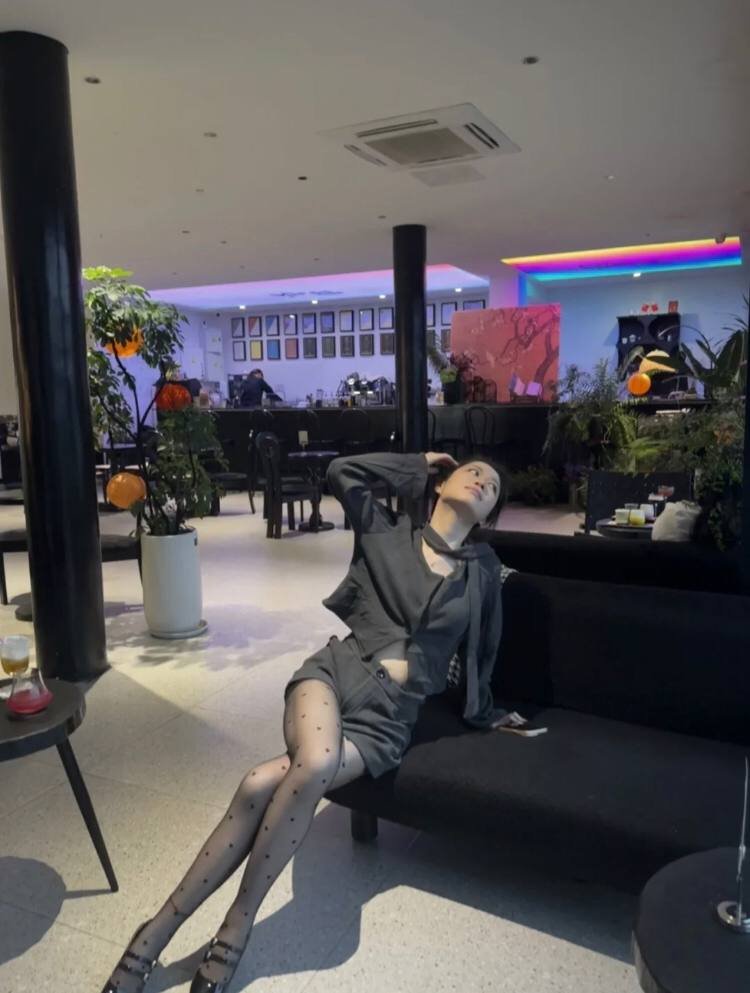 BPopec63427's tweet photo. 圣诞节就这样过了，散场了看着你们都牵手的离去。
这时说实话心里很失落，江苏附近寻一优质单男。
我能仰头掩饰失落的泪水，也能仰头看着双向奔赴的你~
私信看到都会回~ https://t.co/JJYY4XQOaP