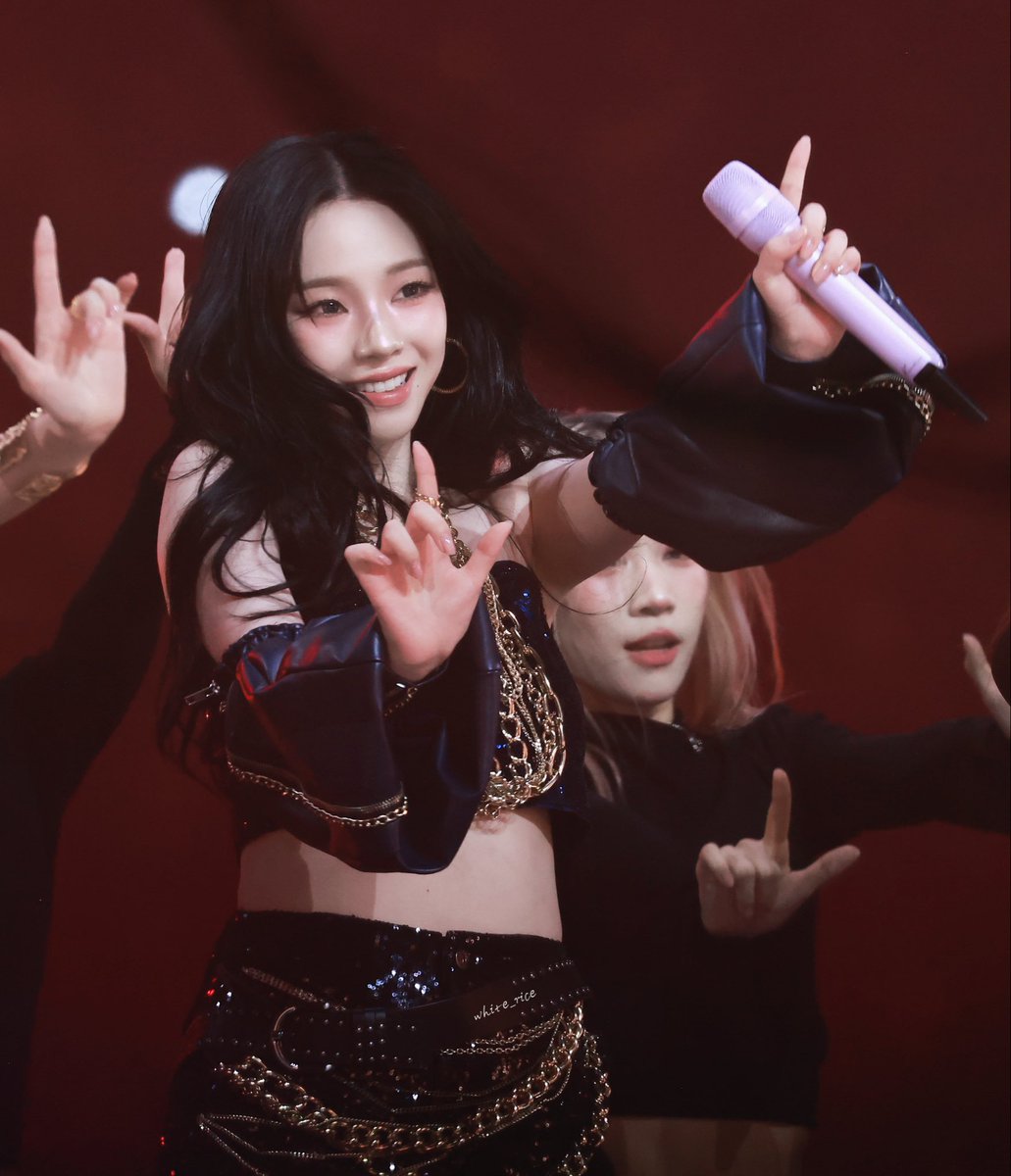 Whiterice94's tweet image. 20251225 SBS
#Karina #카리나 #aespa #에스파