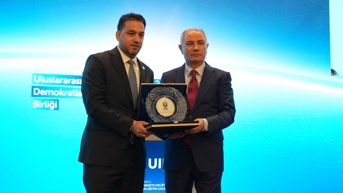 📍 Ankara

AK Parti Genel Başkan Vekili Sayın Efkan Âlâ, “Küresel Dünyada Türk Diasporasının Stratejik Konumu” başlıklı konuşmasıyla vizyoner bir bakış açısı sundu.

Türk diasporasının küresel ölçekteki rolü, sorumlulukları ve geleceğine dair önemli değerlendirmeler üzerine