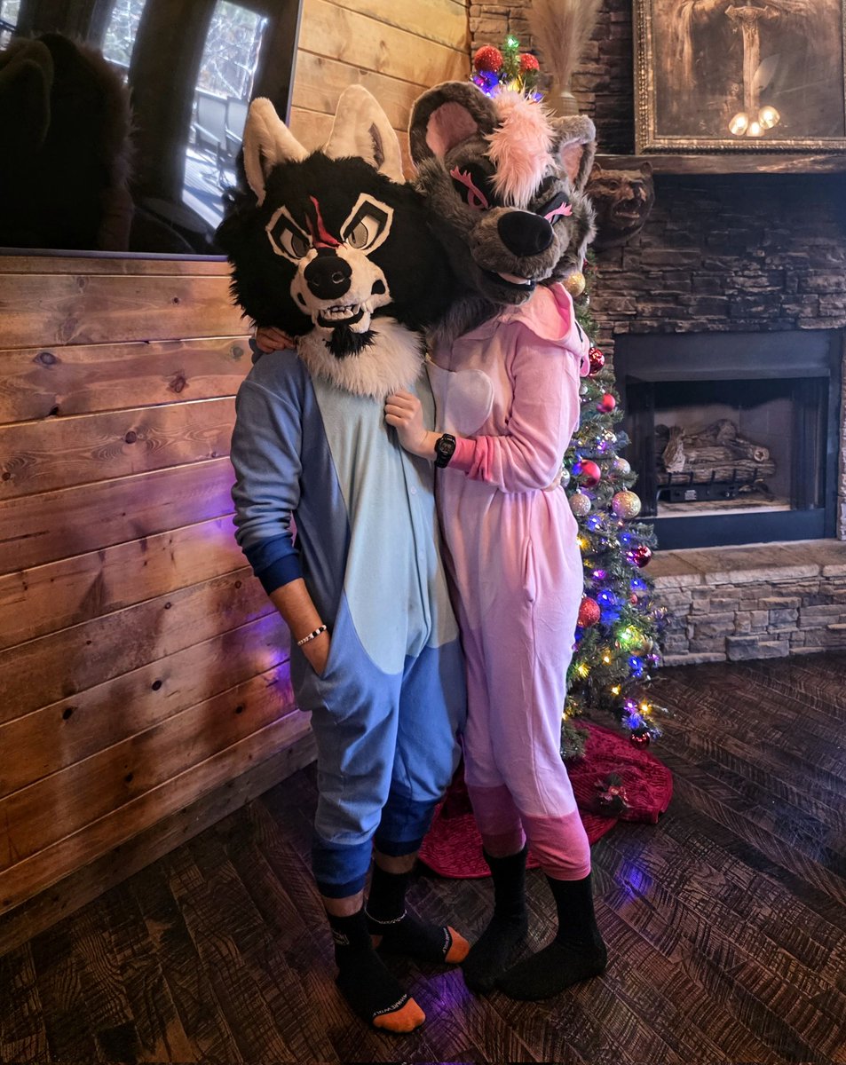CajunNightmare's tweet photo. Merry Christmas! 
Hope everyone has an amazing holiday and gets the much needed rest we all need. 

The year aint over yet, so rest up these few days and lets finish out the year strong 💪 https://t.co/jjFaEyDZ3z