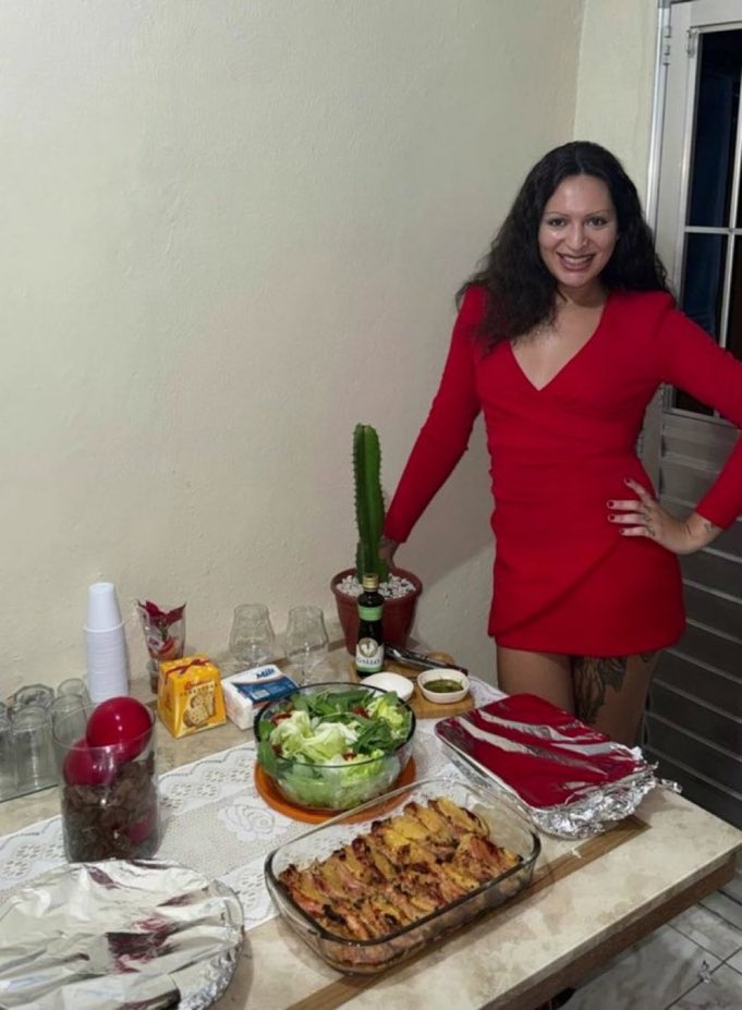 everytimelali's tweet image. a melhor parte de ser fã da katy da voz e as abusadas eh todo o mundinho que rodeia o trio as piadas internas os bordoes os amigos e a família da musa a katy eh o carlinhos maia das trans e tem o rancho das abusadas amo ser abusader