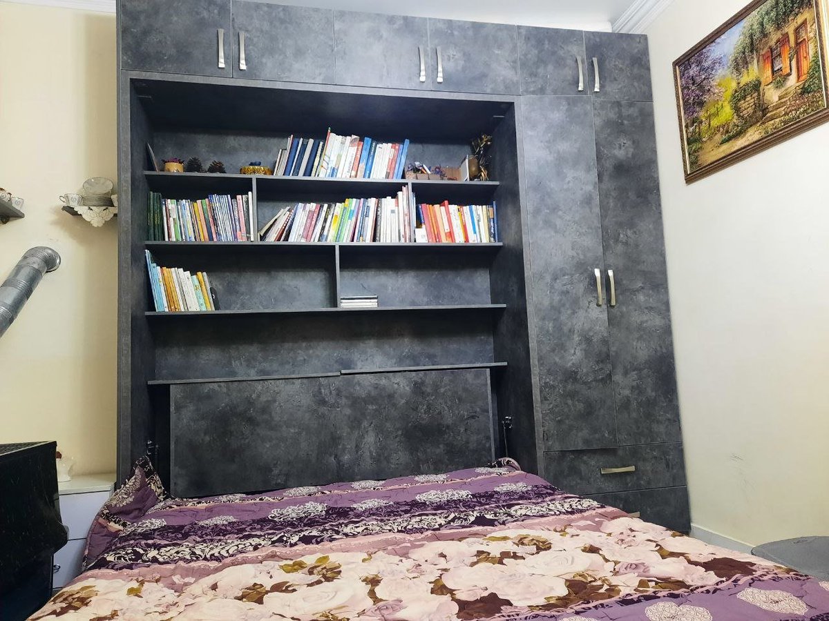 #فروشی تخت تاشو دو نفره با تشک+کمد لباس کنار با دوطبقه زیر
ابعاد کل مجموعه ۲۴۰ در ارتفاع ۲۶۰
دو کشو زیر کمد
قابلیت جداشدن کمد کنار با توجه به محل نصب جدید 
قابلیت جداشدن انباری بالا از تخت. mdf طرح بتن. کار کرده تمیز در حد نو
فروش بدلیل جابجایی
#ریتوئیت لطفا