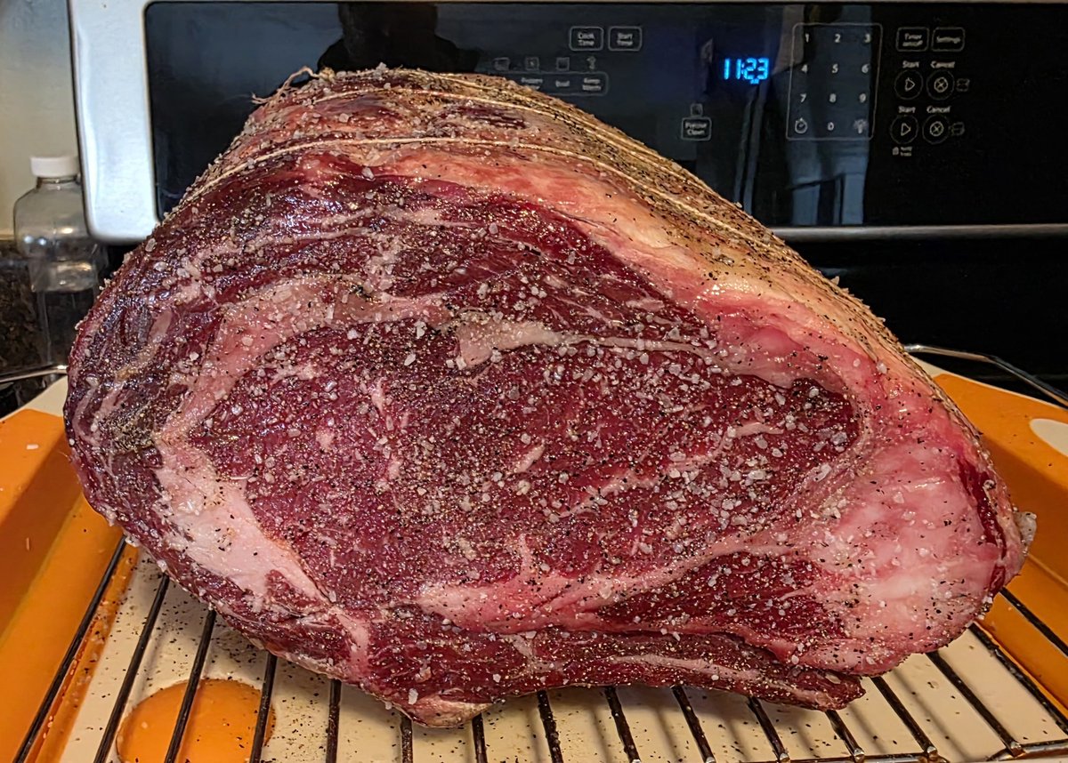 Johnston985's tweet photo. Seasoned and getting ready for the smoker. #RJsRoadsideBBQ #MerryChristmas https://t.co/TLhRZhGsN9