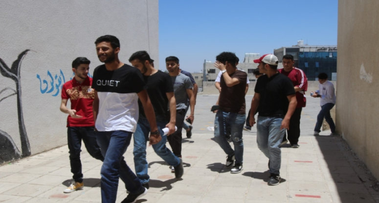 مختصون: منع المقابلات بعد امتحان "الثانوية" يحافظ على الاستقرار النفسي للطلبة 