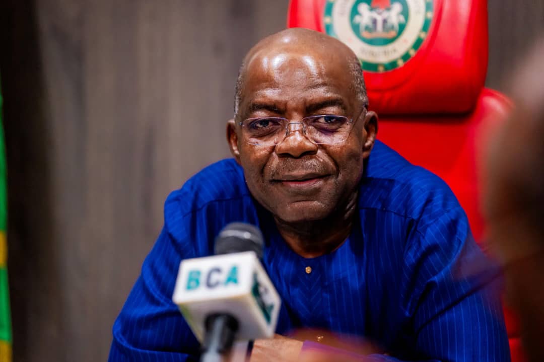 Harmless12345's tweet image. Alex Otti has crashed cost of transportation in Abia state following his provision of electric buses.

From Umuahia to Aba is now N500. Instead of the usual N1,200.

That person wey wan commot Otti by 2027, I hope you have actually prepared your will. 😂🫵