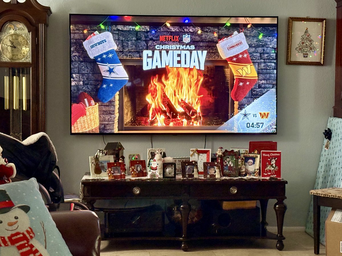 LVCamera's tweet image. Christmas football on Netflix? Count me interested! Let’s go Cowboys!