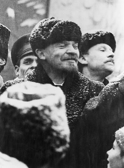 RTSG_Seraph's tweet photo. Christmas is a Communist holiday that celebrates the birth of the first man in history to destroy all debt https://t.co/WX9NMd1dJY