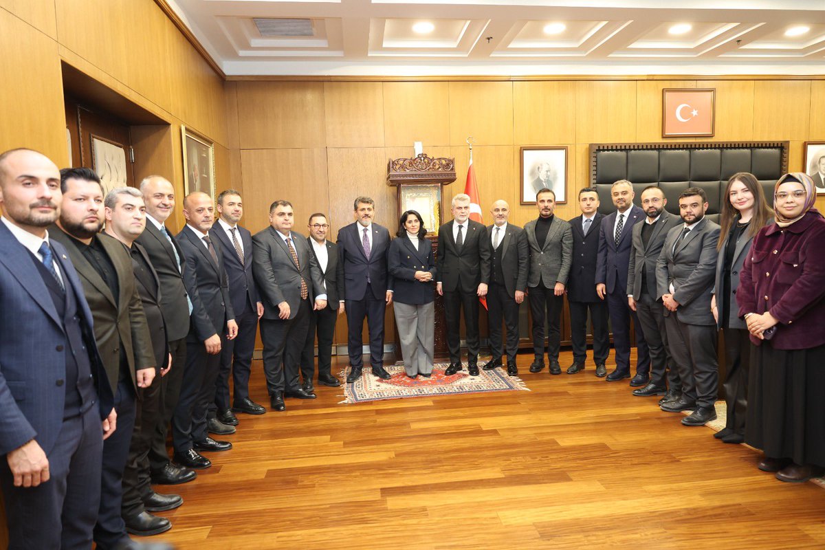 Kahramanmaraş Büyükşehir Belediye Başkanımız Sayın Fırat Görgel’i belediyemizde ziyaret ettik.

Sayın Başkanımızdan belediyemizin hizmetleri, şehirimizde devam eden projeler ve çalışmalar üzerine bilgi aldık. 
Güçlü şehirler, dirençli yapılar ve güvenli yarınlar hedefimizle ,