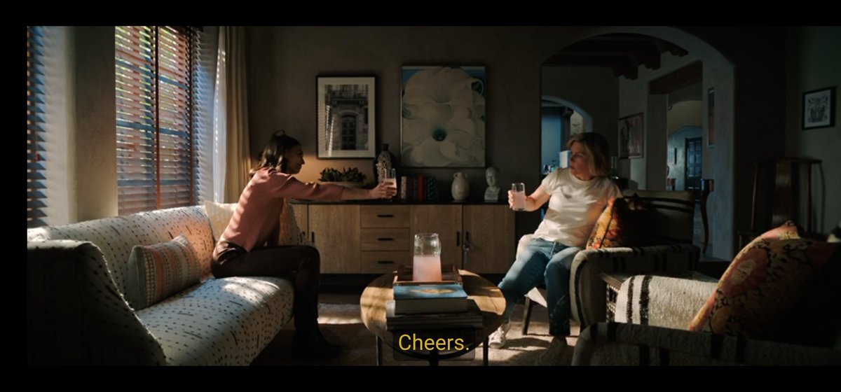 LUCIDNIGHTM4RE's tweet image. CAROL DOESN'T CLINK GLASSES WITH NON ALCOHOLIC DRINKS BUT SHE DIDN'T HESITATE FOR ONE SECOND WHEN ZOSIA HELD OUT HER GLASS OF PINK LEMONADE OH MY GOD.