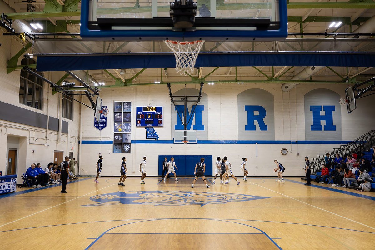 🚨 New gym: Explore Maplewood-Richmond Heights’ historic gym: showmehoops.com/featured/maple… <a href="/MRHBBALL/">MRHBball</a>