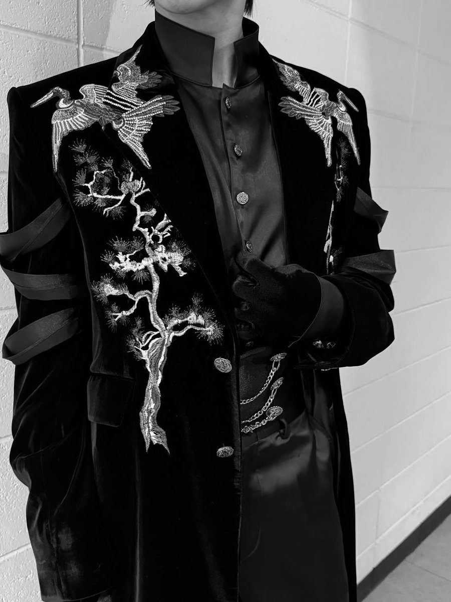 Noirflake's tweet image. Adding in the details for today's stage fit because why not.