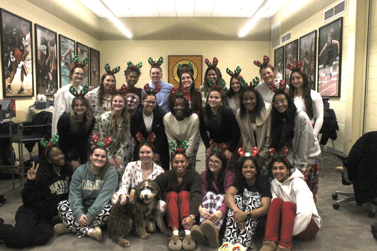 Merry Christmas from Bryant Softball 🖤💛🎄🎅🏽✨