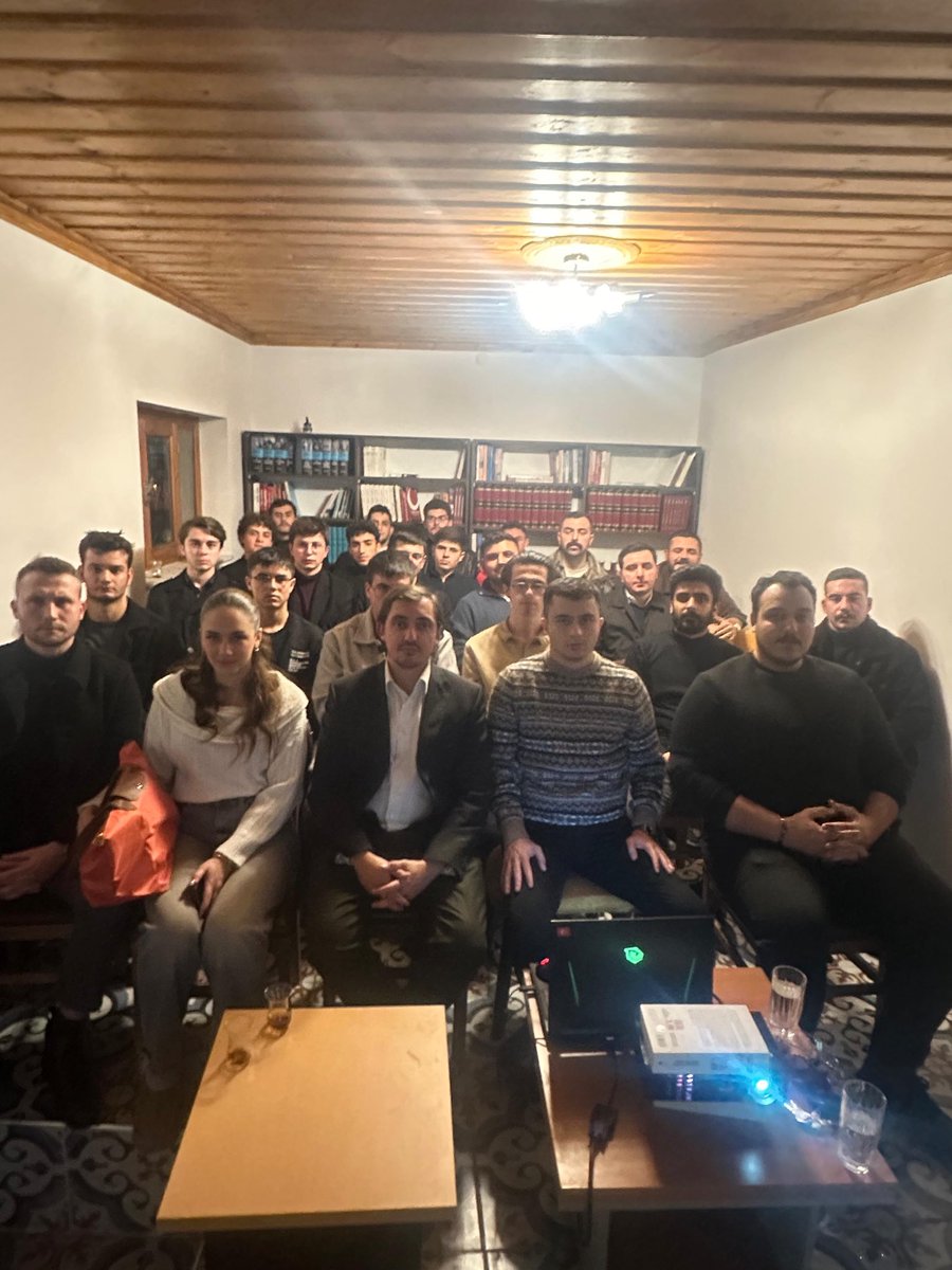 “Türkiye’nin Milliyetçilik Haritası” konulu seminerimiz, dün akşam Toplum Çalışmaları Enstitüsü Yönetim Kurulu Üyesi Av. Yağmur Uzunırmak’ın katılımlarıyla dernek binamızda gerçekleştirilmiştir. Katılımcılara gösterdikleri ilgi ve yaptıkları katkılar için teşekkür ederiz.