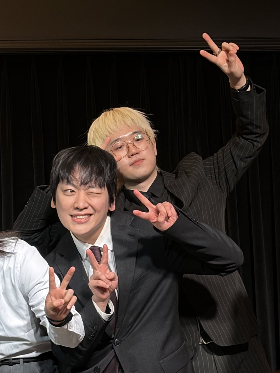 firegaemiii's tweet photo. 같이 보러간 머글 친구가 찍어준 사진
👩🏻‍🦱: 좌다온씨 잘 나왔지 https://t.co/W2kVwxnFq4