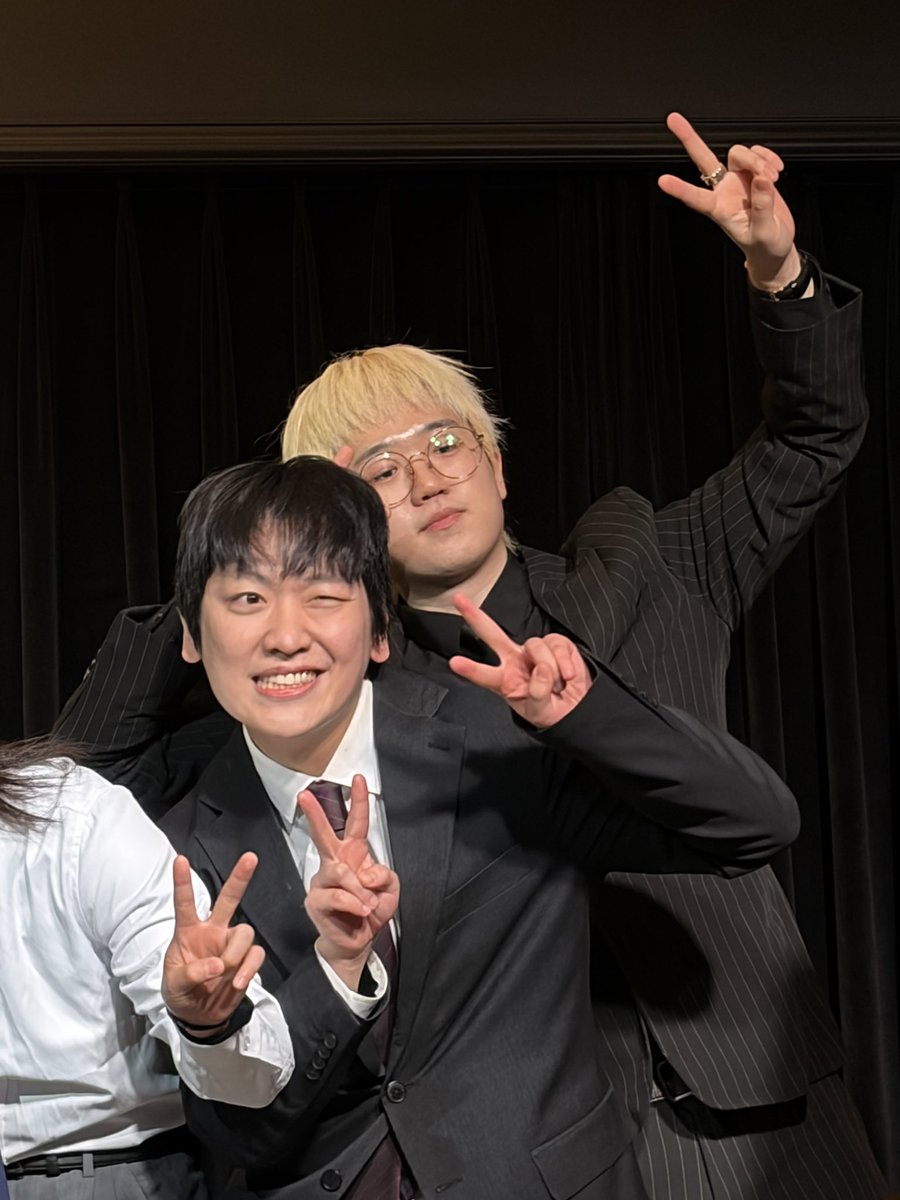 firegaemiii's tweet photo. 같이 보러간 머글 친구가 찍어준 사진
👩🏻‍🦱: 좌다온씨 잘 나왔지 https://t.co/W2kVwxnFq4