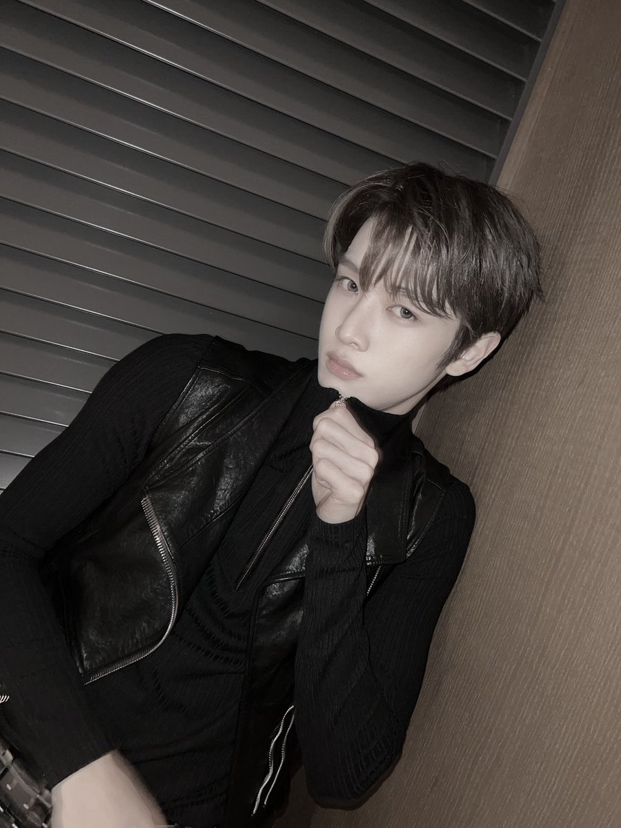 sunigchan's tweet image. Embracing the all-black everything, but never without a statement piece. The subtle details of this turtleneck make all the difference.