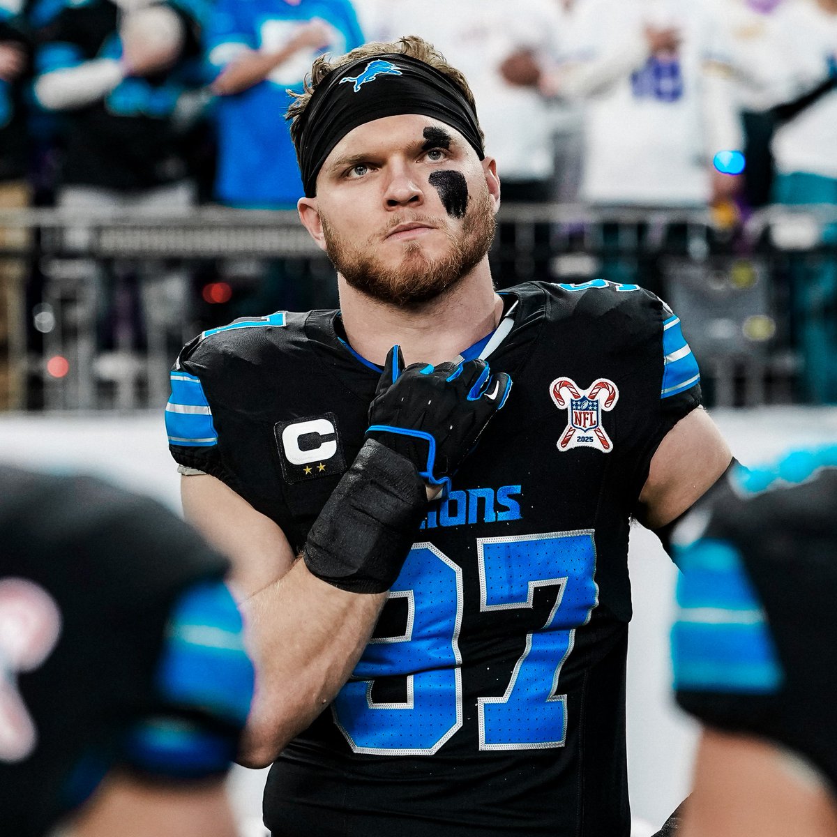 .<a href="/Lions/">Detroit Lions</a> EDGE <a href="/aidanhutch97/">Aidan Hutchinson</a> has reached 12.5 sacks on the year, setting a single-season career high.

#OnePride