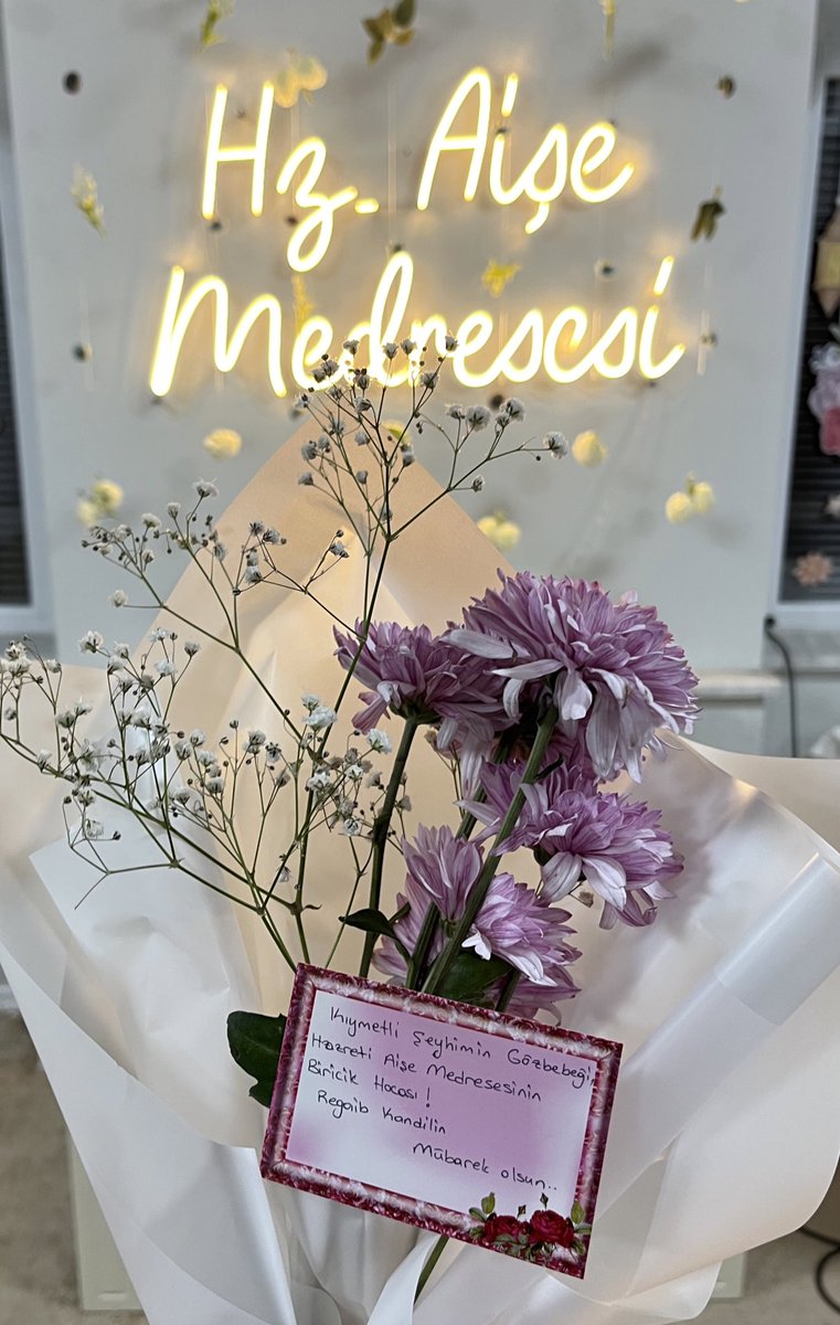 Dokunduğu her yere çiçekler açtıran bir bahçıvanın bağında olmak bu dünyadaki en güzel nasiplerden biri…
Teşekkür ederim canım hocam🤍