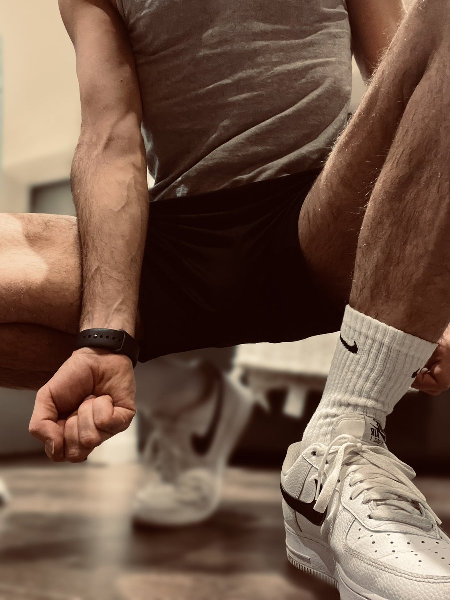 Regarde bien le sol.
C’est là que ça se passe pour toi.
RT si t’assumes.

#dominantenergy #AlphaMood #NoSubmissionNoOpinion #Dominance