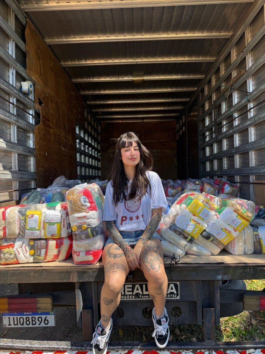 martinaolvr_'s tweet image. Pelo terceiro ano consecutivo eu decidi ajudar minha antiga comunidade que é uma das mais pobres de Porto Alegre.

“Puta Esperança” é um projeto criado para influenciar outras criadoras de conteúdo adulto a fazerem o mesmo.