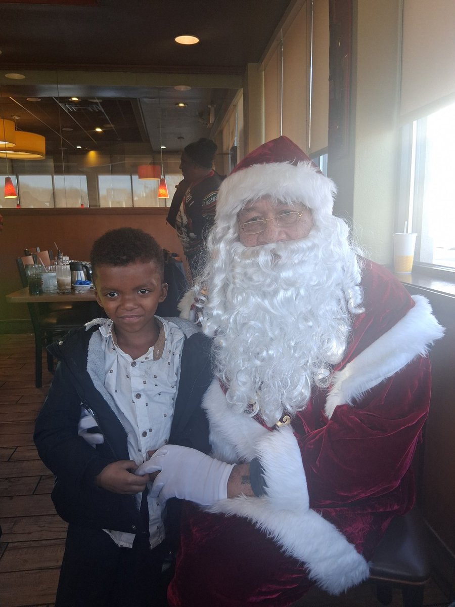 Stamper4DC's tweet image. The Point DMV &amp;amp; Rev Bego had another awesome DennysTakeover Christmas edition 2025!

#BreakingBread #BuildingCommunity #EatingInCommunity #TheVilliage #Ward7 #StamperBoys #PJ #BigPat #Stamper4DC