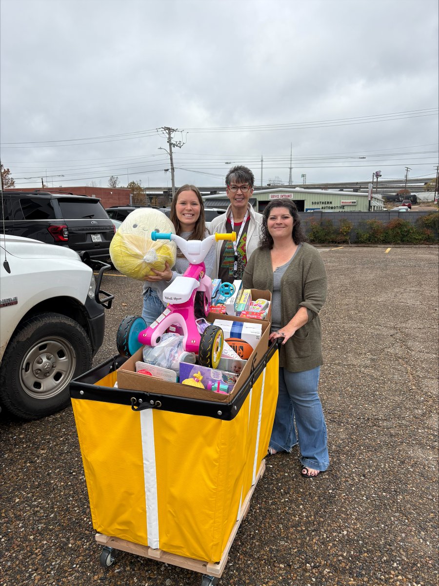 🎁✨ Holiday Giving in Louisiana ✨🎁
Our Louisiana teams embraced the spirit of giving:
• Shreveport employees donated toys to the Gingerbread House
• Haughton employees supported the <a href="/HSNWLA/">Humane Society NWLA</a> 
#HolidayGiving #CommunitySpirit #SWEPCOCares
