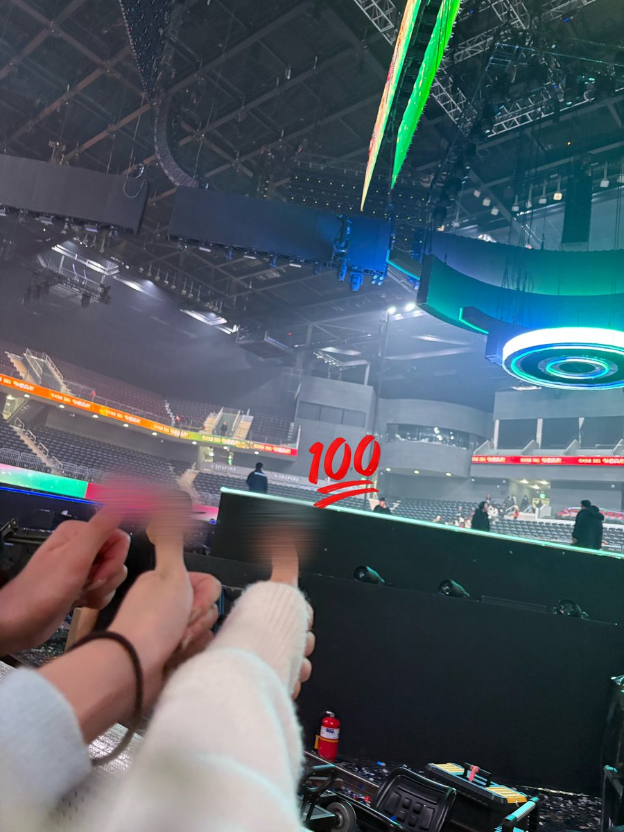 251225

두 사람 덕분에 처음 가본 가요대전이 더더더 행복했어🩵
진짜 고마워요😭💖💖