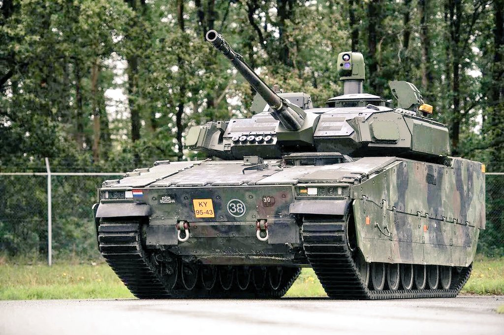 AviacionDefensa's tweet photo. Países Bajos anunció inversión de 2500 millones de #Euros para la adquisición de CV9035NL en el programa multinacional
Sin especificar cantidades 🇳🇱 adquiere el CV9035NL con cañón #Bushmaster III de 35mm, una FN MAG coaxial de 7,62mm y lanzadores de humo
https://t.co/sDKwZusGdZ https://t.co/YpIvKCXJ2L