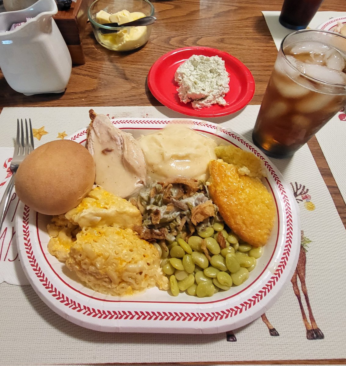 DownHomeWoman's tweet image. Merry Christmas! 
A simple celebration amongst family and friends. We kept gifts at a minimum because the best gift to each other is our time together. 
#MakingMemories
We have a little nostalgia for us older folks, some Watergate salad.  The youngins loved it. 
Love y'all ❤️